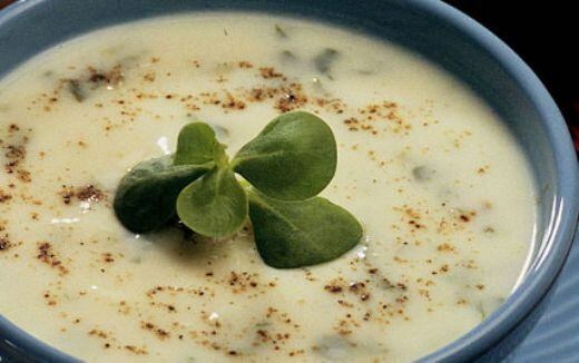 Ako pripraviť purslaneovú polievku so studeným jogurtom?