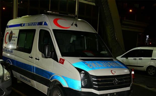 Ambulancia čakala na Cem Yılmaza, ktorý mal predstavenie, vo dverách!