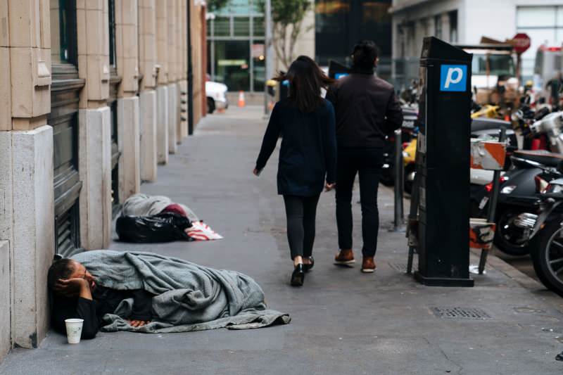 Počet bezdomovcov sa v Hollywoode zvyšuje kvôli koróne