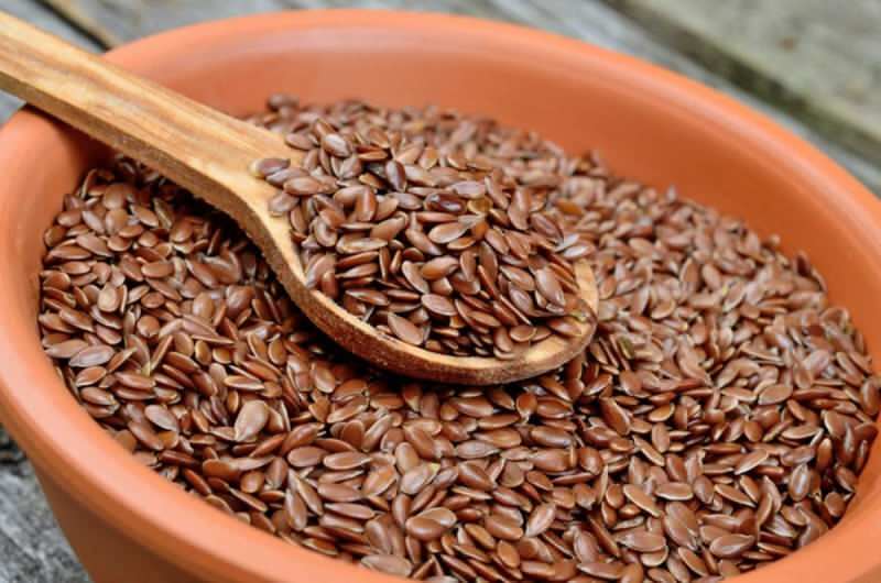 Ľanové semiačka je možné práškovať a pridávať do jedál alebo šalátov