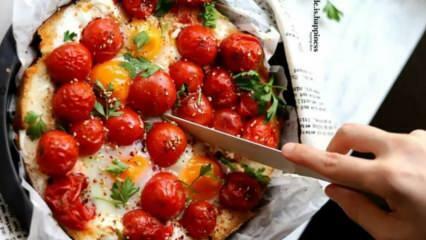 Ako pripraviť koláč so syrom, vajíčkom a paradajkami na raňajky? 