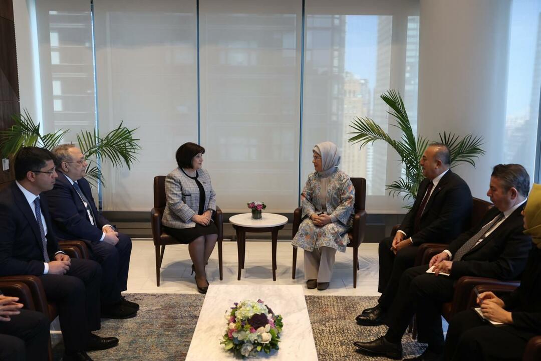 Emine Erdoğan sa v New Yorku stretla s predsedníčkou azerbajdžanského parlamentu Gafarovou