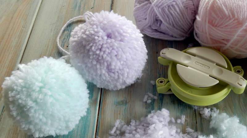 Ako urobiť najjednoduchší pompon? Ľahko si doma vyrobíte pletené pompony ...