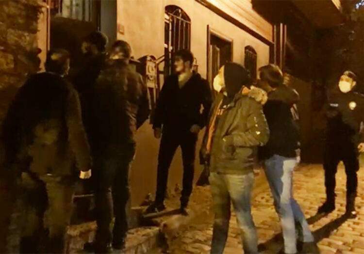 Polícia vykonala raziu v dome Özge Özpice