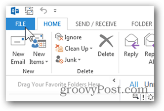 Pridať poštovú schránku Outlook 2013 - Kliknite na položku Súbor