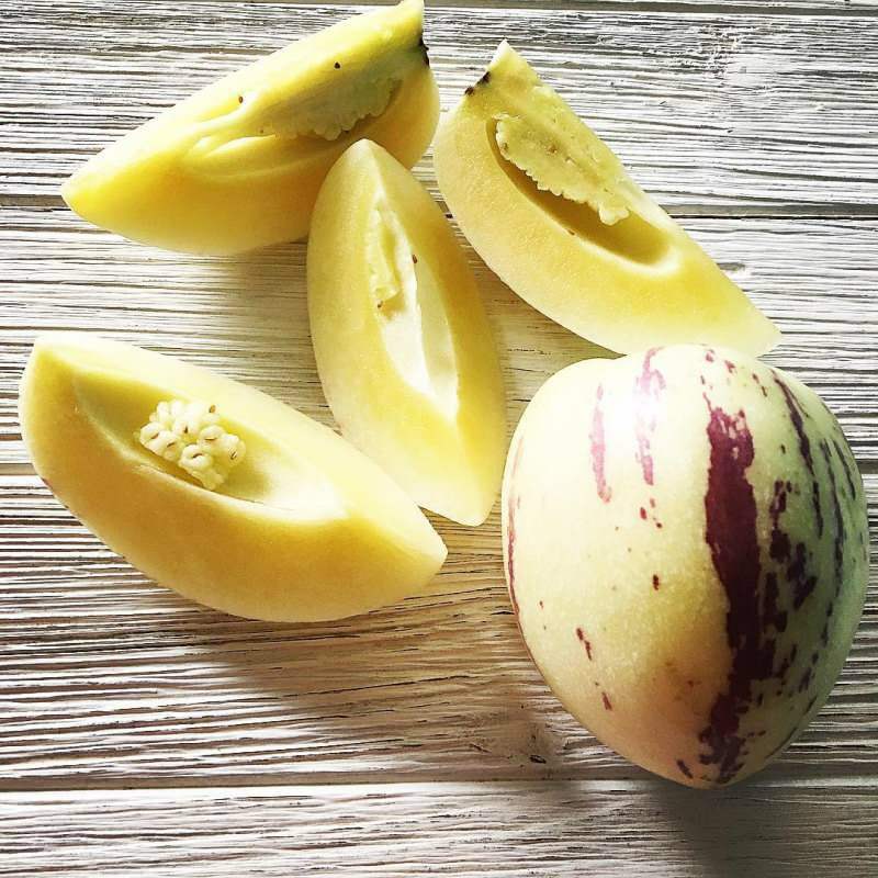 Pepino ovocie je bohaté na vitamín C.
