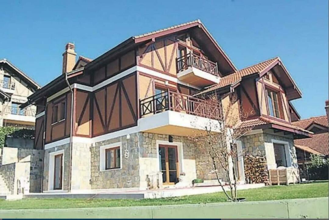 Oddelil ten dom Hadiseho a Mehmeta Dinçerlera? "Zlovestný dom" sa rozviedol s druhým párom