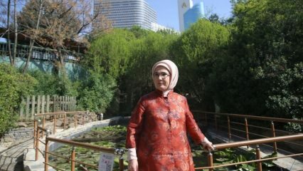 Prvá dáma Nezahat Gökyiğit v botanickej záhrade!