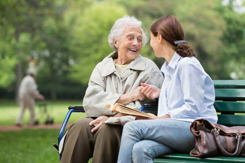 Ako sa správať k starším ľuďom
