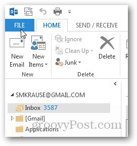 Ako vytvoriť súbor pst pre aplikáciu Outlook 2013 - kliknite na súbor