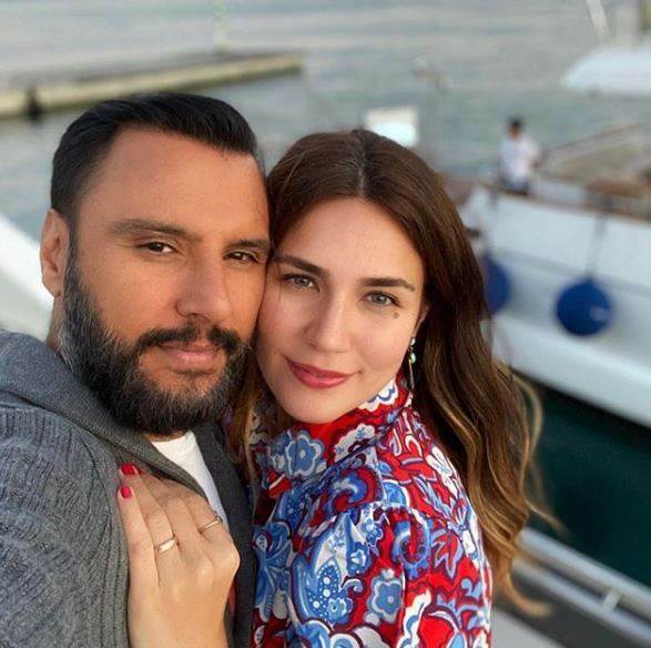 Alişova manželka, Buse Varol, je tehotná so svojím druhým dieťaťom 
