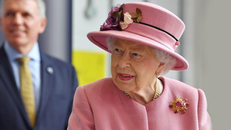 Kráľovná II. Elizabeth vyšla von bez masky! Na konci 7 mesiacov ...
