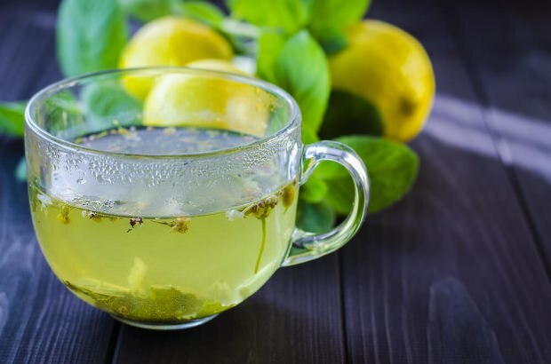 zelený čaj citrónová minerálna voda