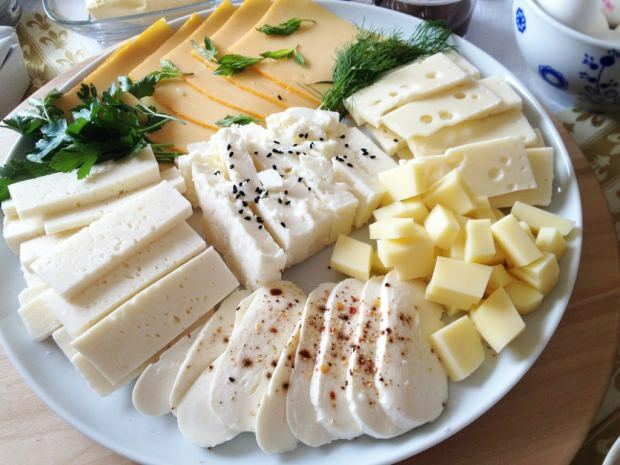 Syrová strava, ktorá vyprodukuje 10 kilogramov za 15 dní! Ako oslabuje konzumácia syra? Šoková diéta s tvarohom a šalátom