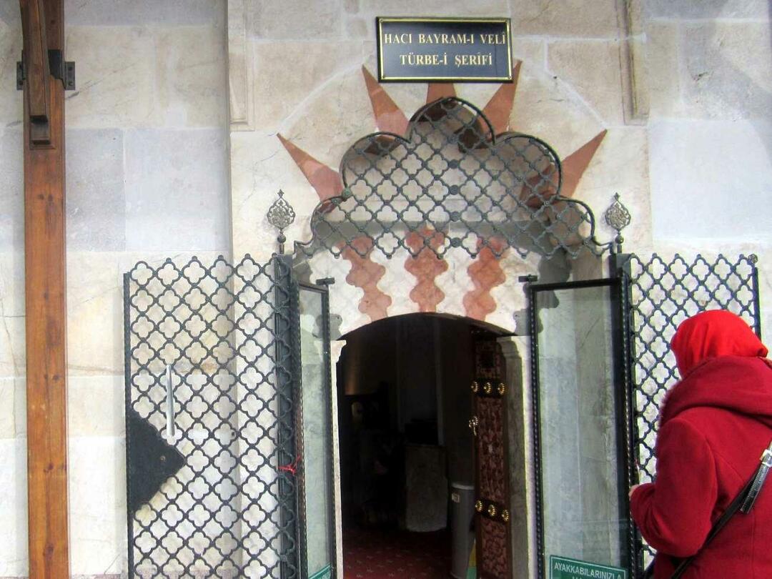 Brána hrobky Haci Bayram-i Veli