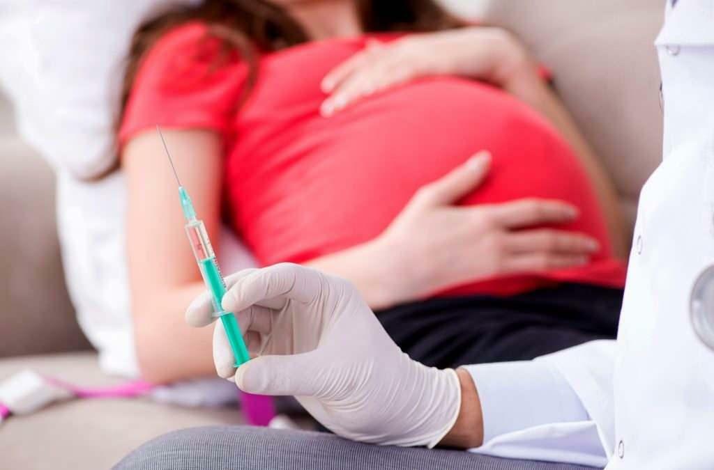 V ktorých mesiacoch tehotenstva sa má podať vakcína proti chrípke?