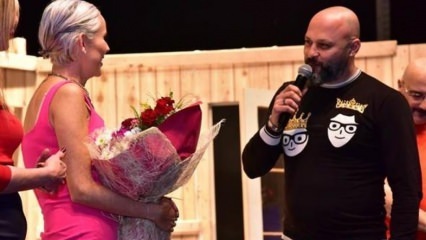 Návrh na prekvapenie pre manželku İpeka Tanrıyar na pódiu