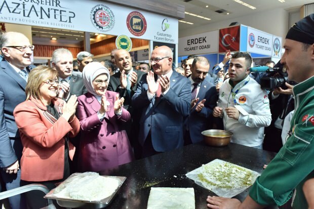 Prvá dáma Erdoğan navštívila stánok Gaziantep