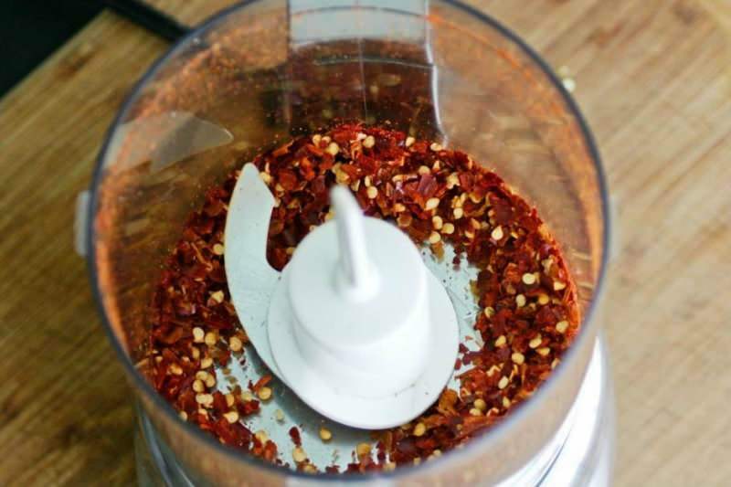 Ako pripraviť chilli papričky doma? Triky výroby chilli papričky! Recept na korenie v 4 krokoch
