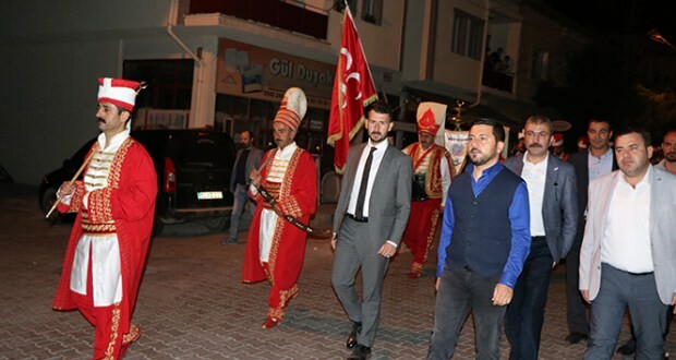 Starosta mesta Nevşehir zdvihol ľudí s tímom mehterov