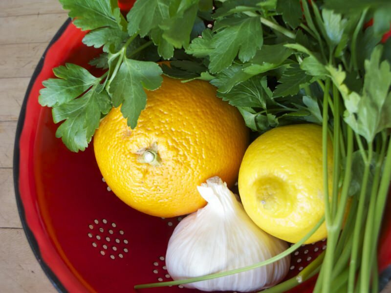 Ako liečiť petržlen citrón a cesnak?