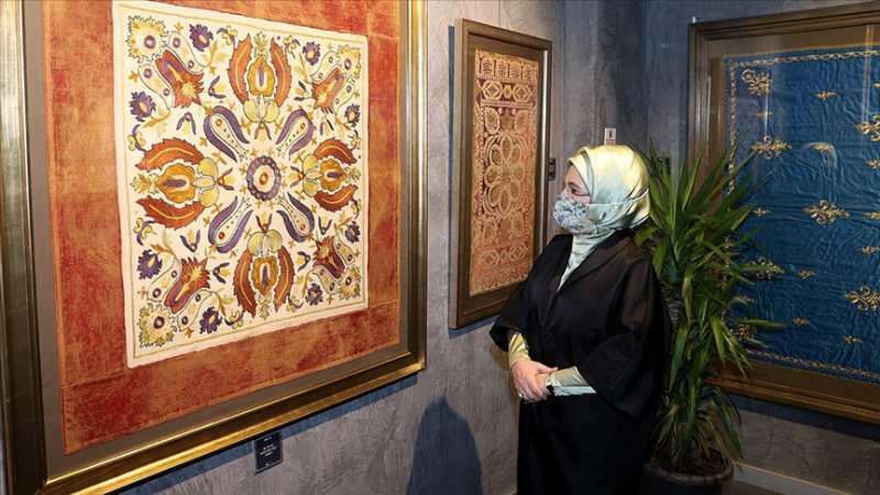 Prvá dáma Erdoğan navštívila výstavu „Steh dotýkajúci sa srdca“!