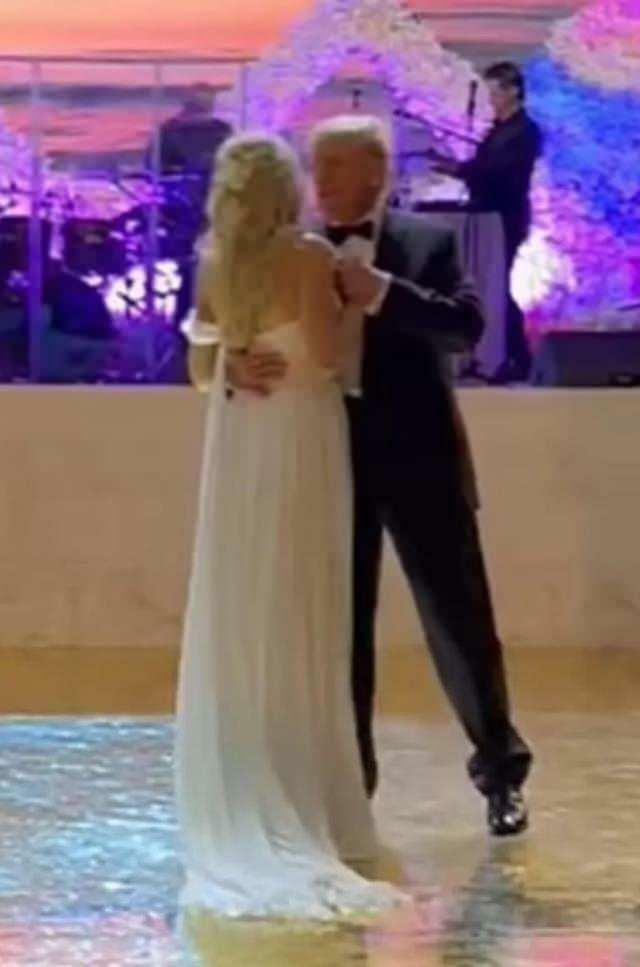 Tiffany tancovala so svojím otcom