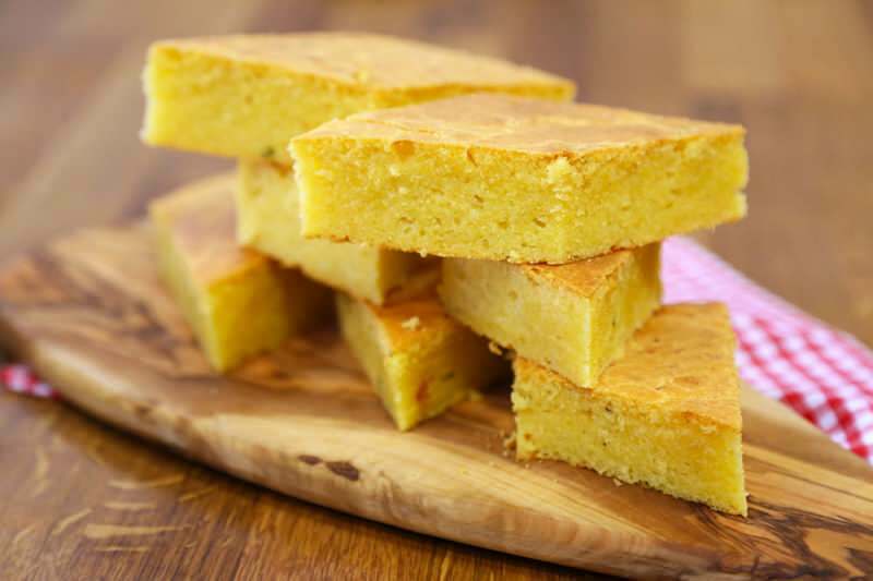 Ako urobiť kukuričný chlieb so syrom najjednoduchšie? Tipy na kukuričný chlieb so syrom