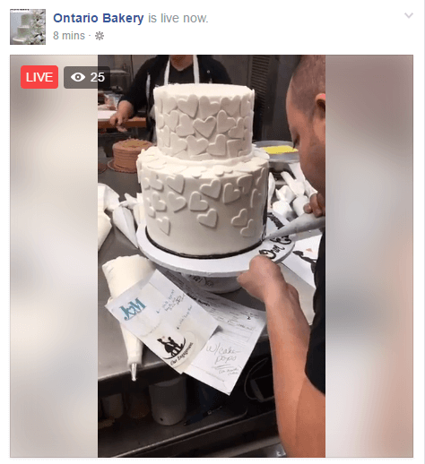 Toto živé vysielanie umožňuje divákom vidieť, ako pekáreň zdobí svadobné torty.