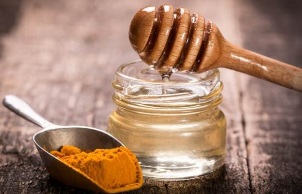 Výhody medu a kurkumy
