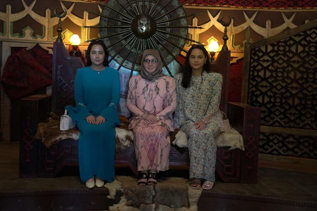 Malajzijská kráľovná navštívila natáčanie televízneho seriálu Establishment Osman - News 7 CULTURE