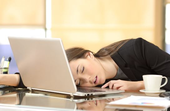 náhle záchvaty spánku v pracovnom prostredí môžu spôsobiť nadmerné ochorenie spánku