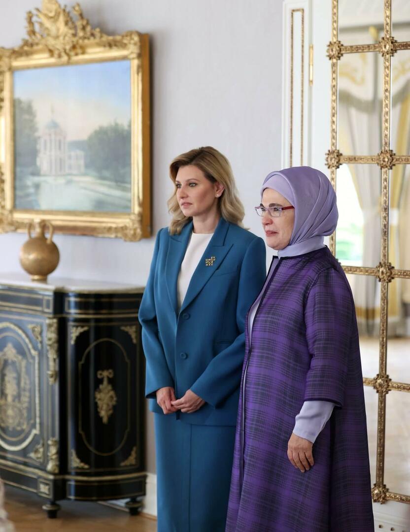 Emine Erdoğan hostila Olena Zelenskaja, manželka prezidenta Ukrajiny