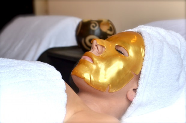 Výhody zlaté masky pre pokožku