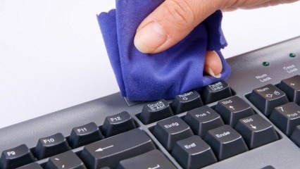 Metódy čistenia klávesnice a myši