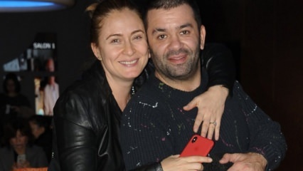 Podpora Ceydy Düvenci a jeho manželky Cem Yılmaz