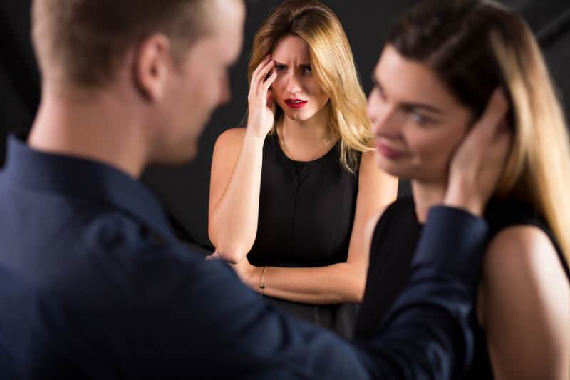 Príznaky klamstva! Prečo muži podvádzajú?
