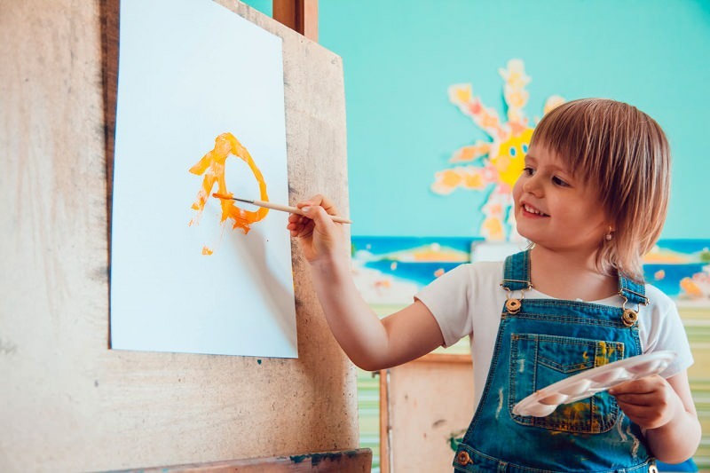 Ako učiť deti maľovať? Akvarel aktivity doma! Prírodná výroba akvarelu