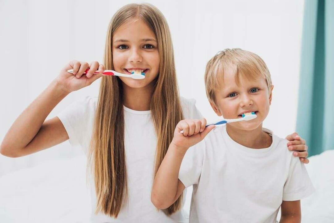 Kedy by deti mali dostať zubnú starostlivosť? Aká by mala byť starostlivosť o chrup školopovinných detí?