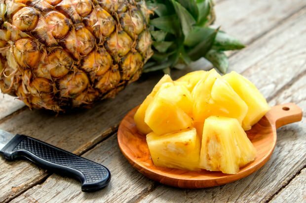 Aké sú výhody ananásu a ananásovej šťavy? Ak pijete pravidelnú pohár ananásovej šťavy?