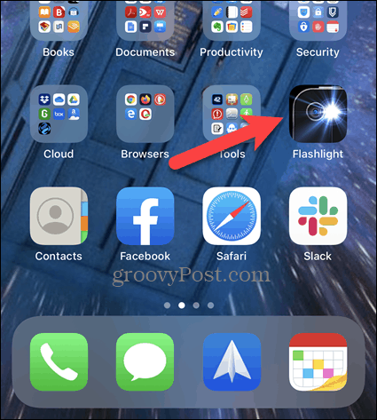 Dlho stlačte ikonu na domovskej obrazovke iPhone