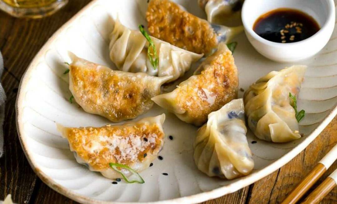 Ako vyrobiť gyózu Aký je recept na japonské ravioli gyoza? Tu sú chrumkavé a šťavnaté ravioli...