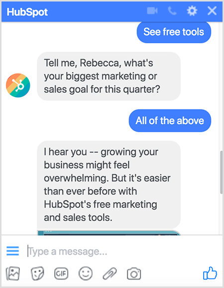 Molly Pitmann hovorí, že kladenie otázok funguje v chatbogu dobre. Chatbot HubSpot kladie otázky typu Aký je váš najväčší cieľ v oblasti marketingu alebo predaja v tomto štvrťroku?