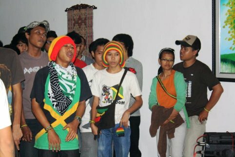 indonézski návštevníci večierkov