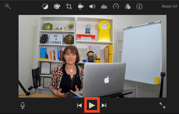 Kliknutím na tlačidlo Prehrať zobrazíte ukážku videa v aplikácii iMovie.