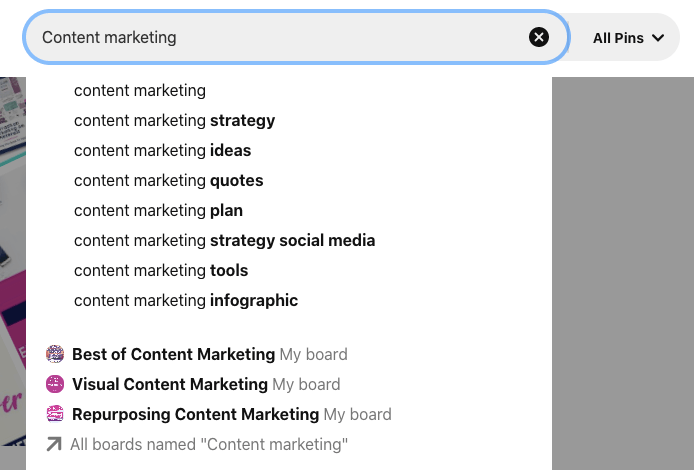 príklad hľadania pinterestu pre obsahový marketing s obsahovým marketingom spárovaným so stratégiou, nápadmi, citáciami, plánom, nástrojmi, infografikou atď. spolu s niekoľkými nástenkami, ktorých mená zahŕňajú obsahový marketing