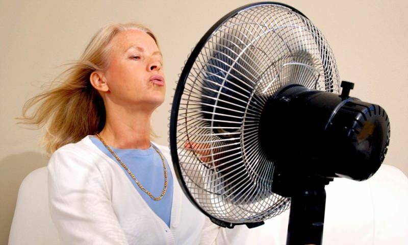 Príčiny návaly horúčavy počas menopauzy