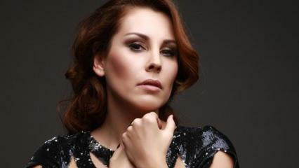 Speváčka Funda Arar zaujala botoxovou tvárou