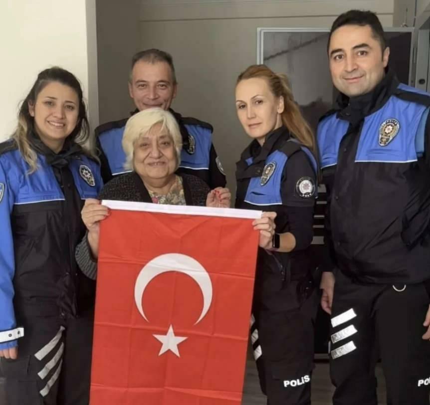 Prekvapenie Nazan Çim a policajné tímy
