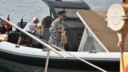 Yasemin Özilhan bol videný na motorovom člne!
